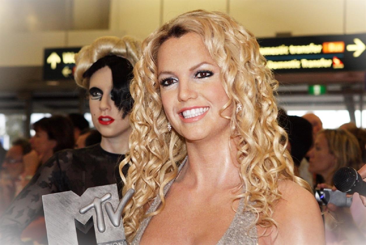 I due aiutanti di lunga data di Britney Spears si 1