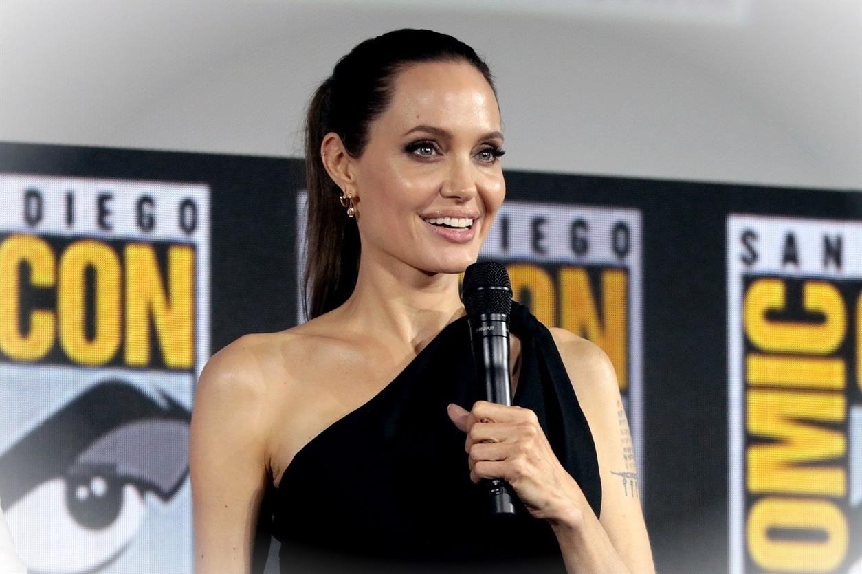 Angelina Jolie The Weeknd Dating Rumors Qual e il vero affare tra iCdCnTeFWL 1