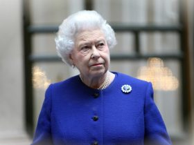 La regina Elisabetta mostra il suo sostegno a Kate Middleton mentreBGEf9hr 3