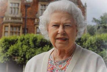 Allarme salute della regina Elisabetta II La vecchiaia si sta facendoyPJwX 6