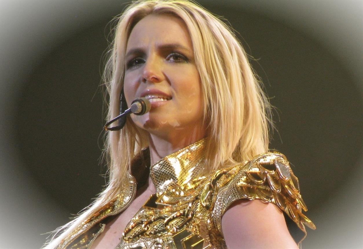 Britney Spears Sam Asghari lascia cadere indizi sul matrimonio un8mVIA 1