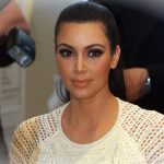 Kim Kardashian sembra accennare allinteresse a sposarsi di nuovoDi5njKq 4