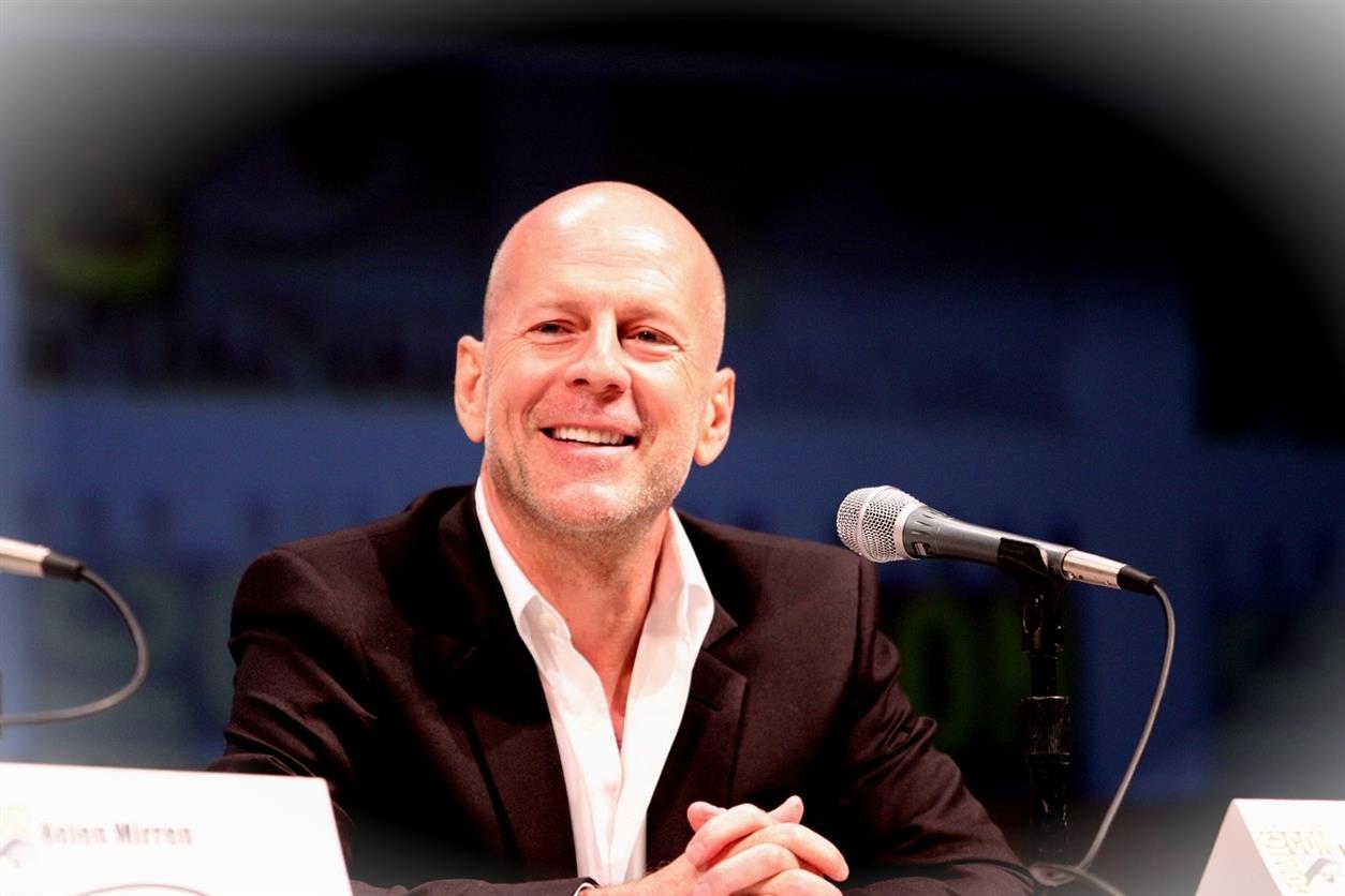 La moglie di Bruce Willis rivela come sta affrontando la situazione ee1pluP47I 1