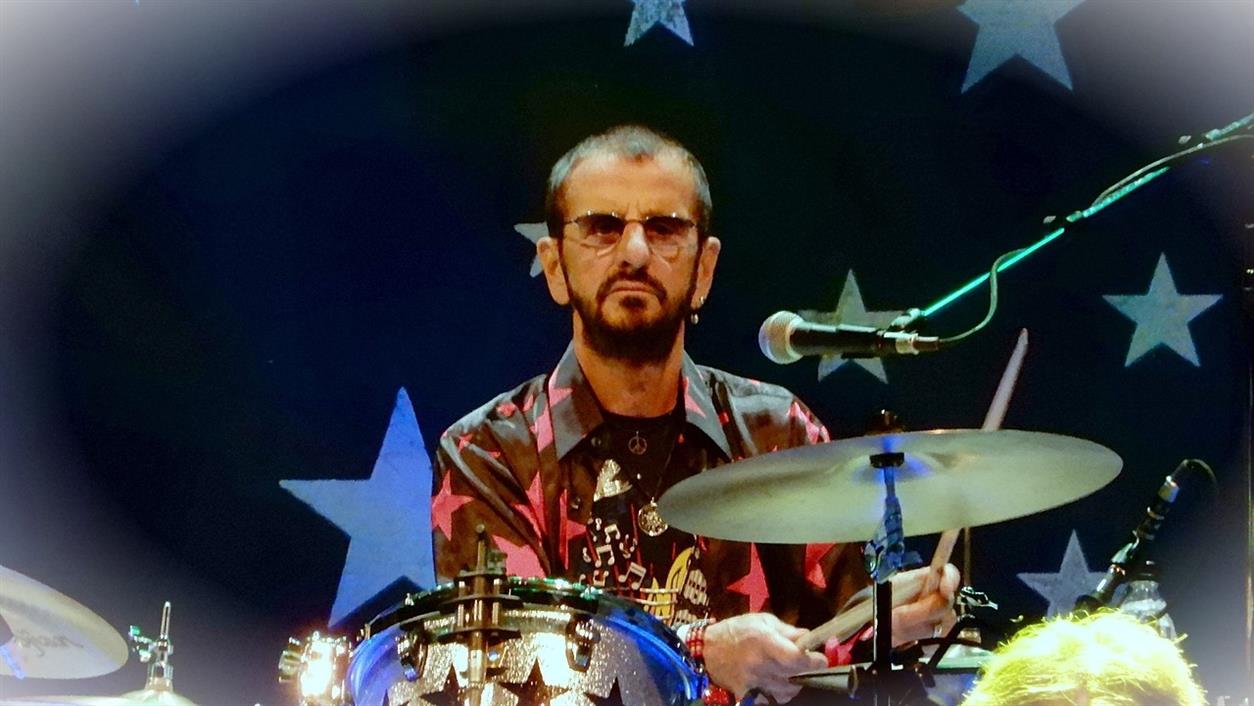 Ringo Starr allarme salute Il batterista dei Beatles ha annullatolS8Puo 1