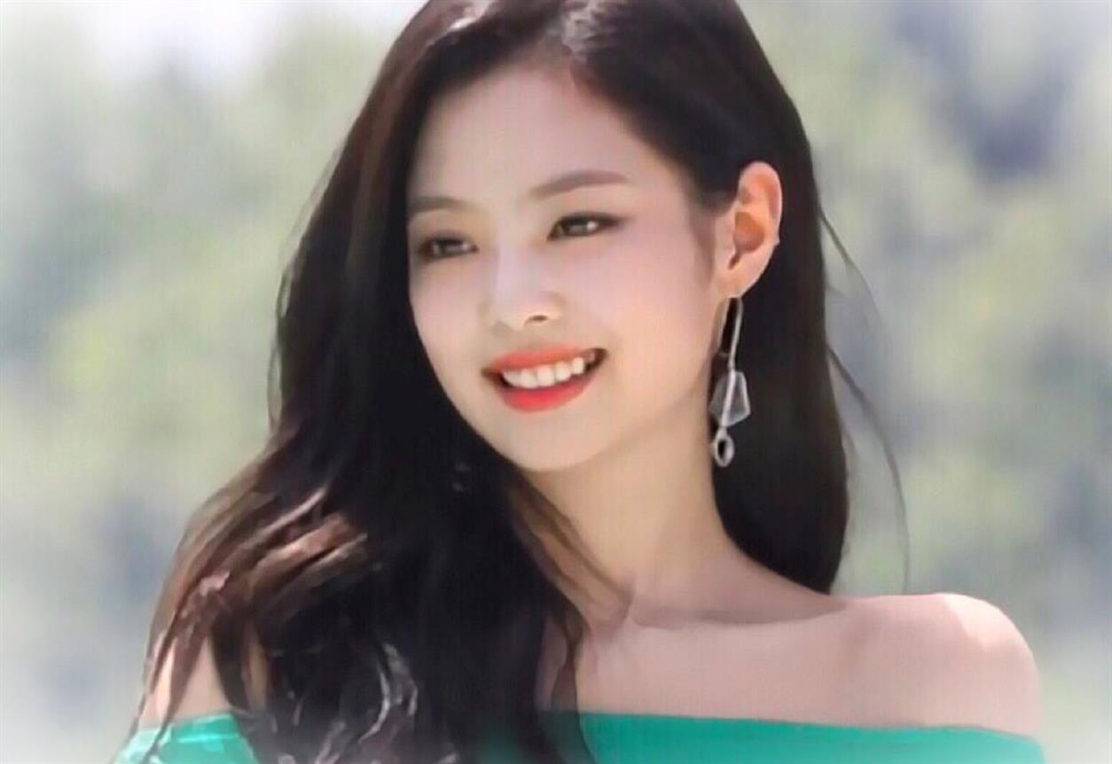 BLACKPINK Jennie Reveals One Thing She Always Brings In Her Bag 1