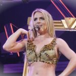 Britney Spears Gave The Finger Made Different Hand Gestures Ony9n7K 4