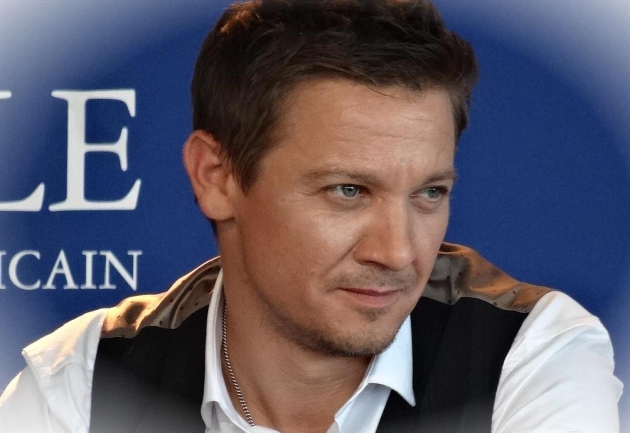 Jeremy Renner Hints He Has Returned Home After Tragic SnowplowingkIL2t 1