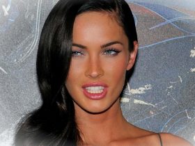 Megan Fox Steers Clear Of Claims She Confirms Sophie Llyod Is ThekZRaV4VaM 3
